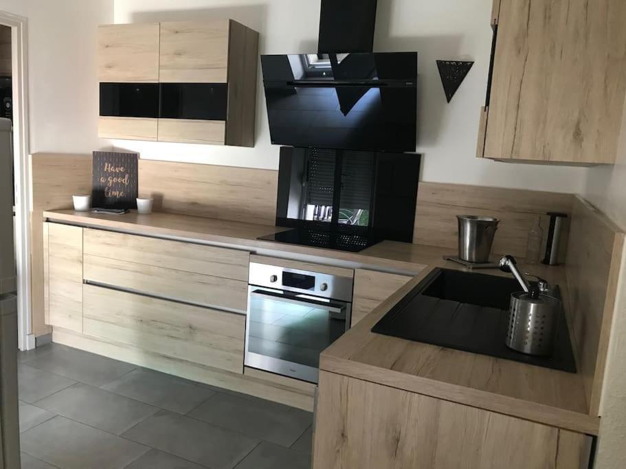 Appartement Avec Terrasse Centre De La Bastide Carcassonne Bagian luar foto